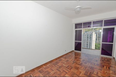 Apartamento à venda com 74m², 1 quarto e 1 vagaSala