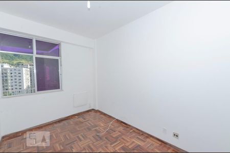 Apartamento à venda com 74m², 1 quarto e 1 vagaQuarto