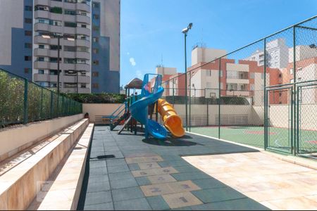 Apartamento para alugar com 105m², 3 quartos e 2 vagas Apartamento para alugar com 105m², 3 quartos e 2 vagasÁrea Comum - Playground