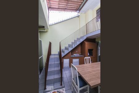 Casa à venda com 160m², 4 quartos e 2 vagasAcesso ao segundo piso