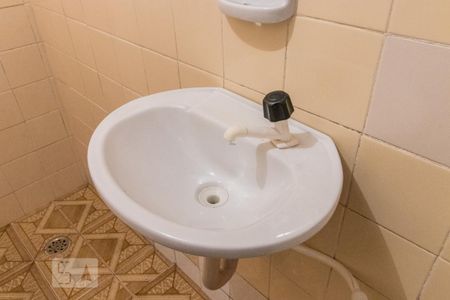 Casa à venda com 160m², 4 quartos e 2 vagasBanheiro - casa dos fundos
