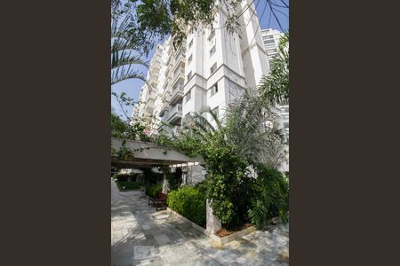 Apartamento para alugar com 50m², 2 quartos e 1 vaga Apartamento para alugar com 50m², 2 quartos e 1 vagaFachada