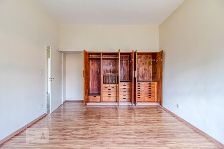 Casa à venda com 600m², 4 quartos e 6 vagasTerceiro dormitório