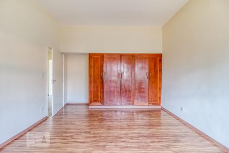 Casa à venda com 600m², 4 quartos e 6 vagasTerceiro dormitório