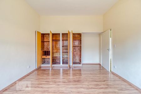 Casa à venda com 600m², 4 quartos e 6 vagasSegundo dormitório