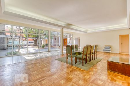 Casa à venda com 600m², 4 quartos e 6 vagasSala