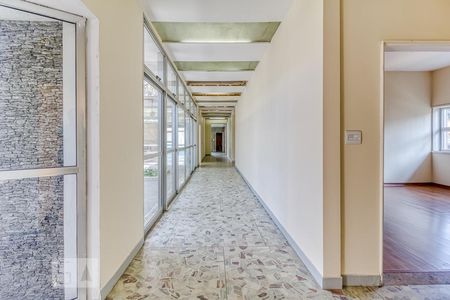 Casa à venda com 600m², 4 quartos e 6 vagasCorredor dos dormitório