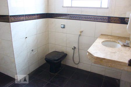 Casa para alugar com 420m², 4 quartos e 2 vagasBanheiro Social