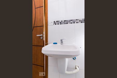 Banheiro de kitnet/studio para alugar com 1 quarto, 48m² em Centro, Rio de Janeiro