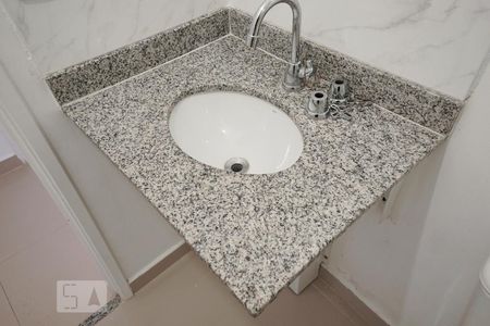 Banheiro de apartamento à venda com 3 quartos, 63m² em Vila Antonieta, São Paulo