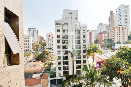 Apartamento à venda com 213m², 4 quartos e 4 vagas Apartamento à venda com 213m², 4 quartos e 4 vagasVista da Suíte 2