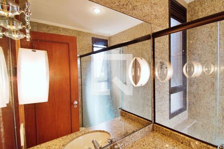 Apartamento à venda com 213m², 4 quartos e 4 vagas Apartamento à venda com 213m², 4 quartos e 4 vagasBanheiro da Suíte 2