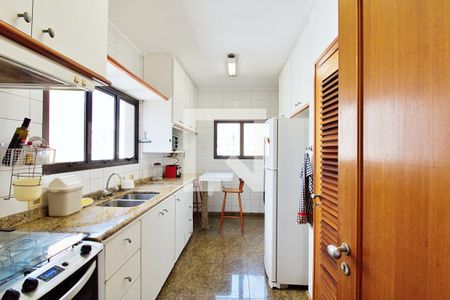 Apartamento à venda com 213m², 4 quartos e 4 vagas Apartamento à venda com 213m², 4 quartos e 4 vagasCozinha
