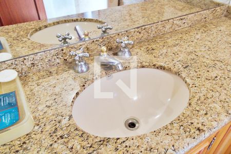 Apartamento à venda com 213m², 4 quartos e 4 vagas Apartamento à venda com 213m², 4 quartos e 4 vagasBanheiro da Suíte 3