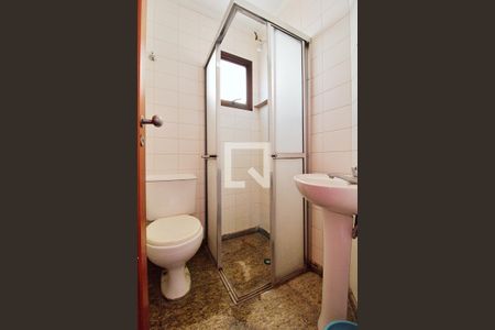 Apartamento à venda com 213m², 4 quartos e 4 vagas Apartamento à venda com 213m², 4 quartos e 4 vagasBanheiro de Serviço