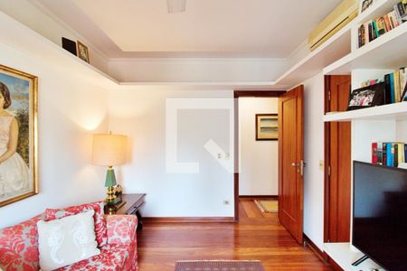 Apartamento à venda com 213m², 4 quartos e 4 vagas Apartamento à venda com 213m², 4 quartos e 4 vagasSuíte 3