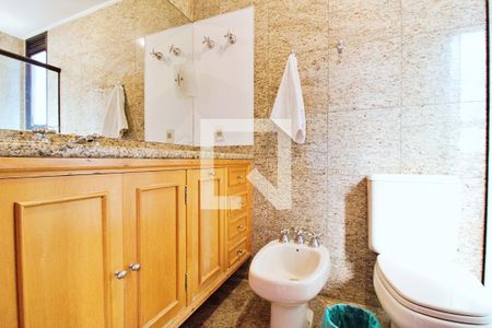 Apartamento à venda com 213m², 4 quartos e 4 vagas Apartamento à venda com 213m², 4 quartos e 4 vagasBanheiro da Suíte 3