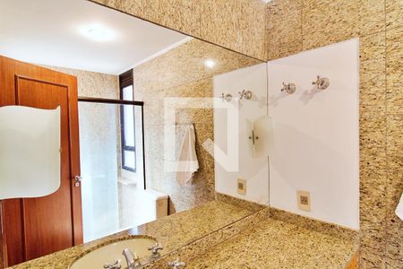 Apartamento à venda com 213m², 4 quartos e 4 vagas Apartamento à venda com 213m², 4 quartos e 4 vagasBanheiro da Suíte 3