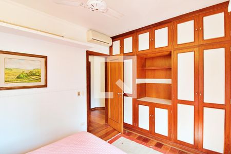Apartamento à venda com 213m², 4 quartos e 4 vagas Apartamento à venda com 213m², 4 quartos e 4 vagasSuíte 2