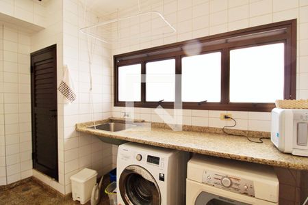 Apartamento à venda com 213m², 4 quartos e 4 vagas Apartamento à venda com 213m², 4 quartos e 4 vagasÁrea de Serviço