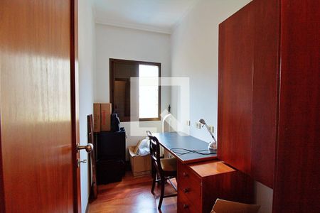 Apartamento à venda com 213m², 4 quartos e 4 vagas Apartamento à venda com 213m², 4 quartos e 4 vagasSaleta