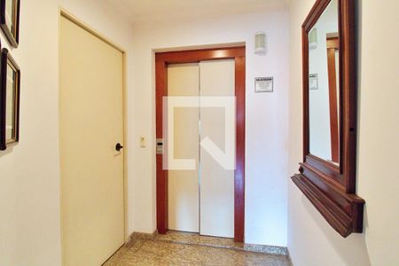 Apartamento à venda com 213m², 4 quartos e 4 vagas Apartamento à venda com 213m², 4 quartos e 4 vagasHall de Entrada