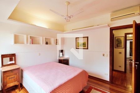 Apartamento à venda com 213m², 4 quartos e 4 vagas Apartamento à venda com 213m², 4 quartos e 4 vagasSuíte 2