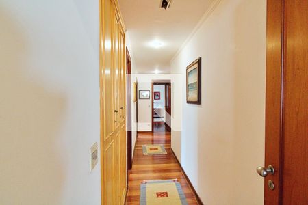 Apartamento à venda com 213m², 4 quartos e 4 vagas Apartamento à venda com 213m², 4 quartos e 4 vagasCorredor