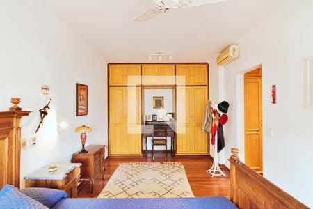 Apartamento à venda com 213m², 4 quartos e 4 vagas Apartamento à venda com 213m², 4 quartos e 4 vagasSuíte 1