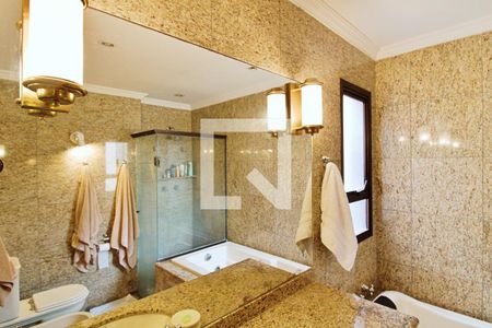 Apartamento à venda com 213m², 4 quartos e 4 vagas Apartamento à venda com 213m², 4 quartos e 4 vagasBanheiro da Suíte 1