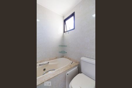Apartamento à venda com 112m², 3 quartos e 3 vagas Apartamento à venda com 112m², 3 quartos e 3 vagasBanheiro da suíte