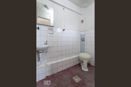 Banheiro de serviço de casa à venda com 3 quartos, 173m² em Floresta, Belo Horizonte