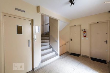 Apartamento para alugar com 52m², 1 quarto e sem vagaHall social