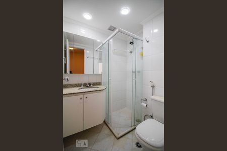 Apartamento à venda com 98m², 3 quartos e 2 vagas Apartamento à venda com 98m², 3 quartos e 2 vagasBanheiro da Suíte