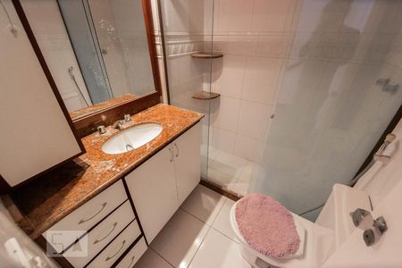 Banheiro social de casa de condomínio para alugar com 3 quartos, 180m² em Recreio dos Bandeirantes, Rio de Janeiro