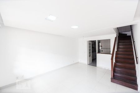 Sala de casa de condomínio à venda com 3 quartos, 180m² em Recreio dos Bandeirantes, Rio de Janeiro