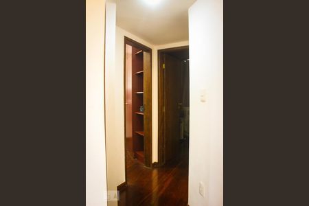 Corredor de apartamento à venda com 3 quartos, 80m² em Sion, Belo Horizonte