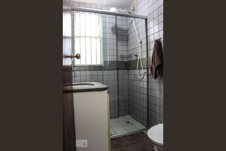 Banheiro social de apartamento à venda com 3 quartos, 80m² em Sion, Belo Horizonte