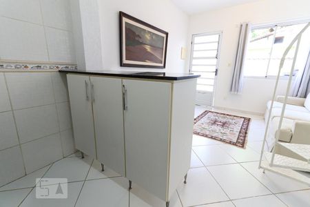Detalhe Cozinha de casa para alugar com 1 quarto, 45m² em Vargem Pequena, Rio de Janeiro