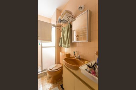 Banheiro de apartamento à venda com 1 quarto, 45m² em Rio Branco, Porto Alegre