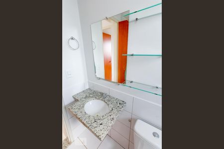 Banheiro social de apartamento para alugar com 2 quartos, 54m² em Parque Oeste Industrial, Goiânia