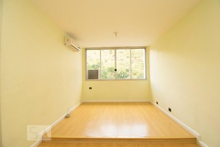 Sala de apartamento à venda com 3 quartos, 70m² em Santa Rosa, Niterói