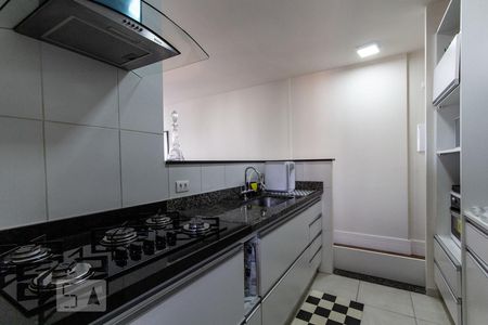 Cozinha de apartamento à venda com 2 quartos, 70m² em Vila Suzana, São Paulo