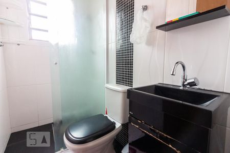 Banheiro de apartamento à venda com 2 quartos, 55m² em Santo Antônio, Osasco