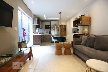 Casa à venda com 92m², 2 quartos e 2 vagas Casa à venda com 92m², 2 quartos e 2 vagasSala e Cozinha