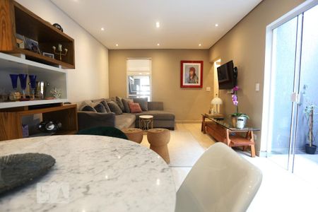 Casa à venda com 92m², 2 quartos e 2 vagas Casa à venda com 92m², 2 quartos e 2 vagasSala e Cozinha