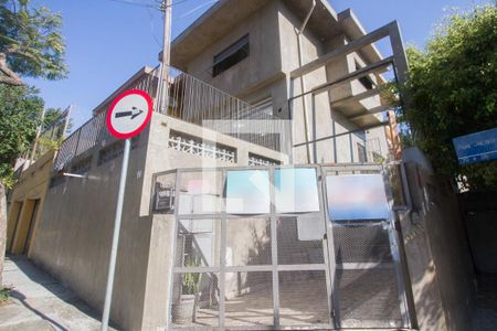 Casa para alugar com 270m², 4 quartos e 4 vagas Casa para alugar com 270m², 4 quartos e 4 vagasFachada