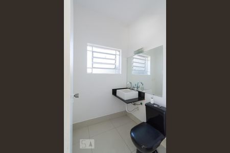 Lavabo de casa para alugar com 4 quartos, 230m² em Chácara Monte Alegre, São Paulo