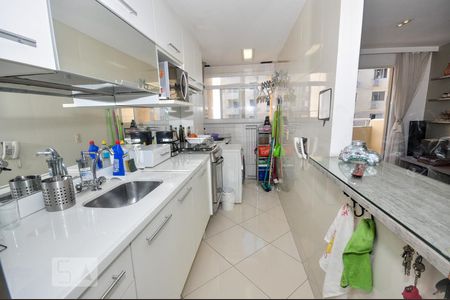 Apartamento à venda com 72m², 3 quartos e sem vagaCozinha e Área de Serviço