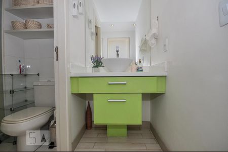 Apartamento à venda com 72m², 3 quartos e sem vagaBanheiro Social